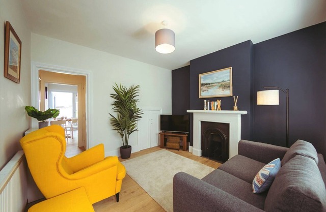 Vicarage Cottage - Old Town cosy bolthole