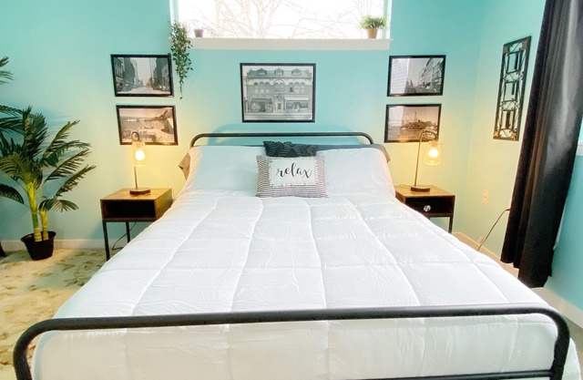 Vickery Cottage - Don't Wait! Your Holiday haven awaits! nTacoma, near Hwy 512.