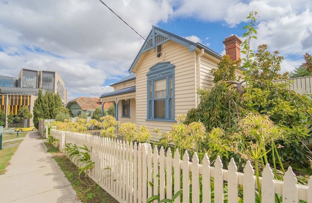 Victorian Cottage Memoir Walk to Hospital