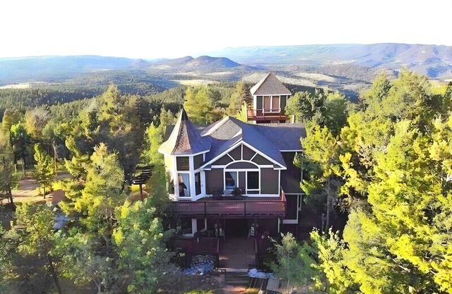 ★ Victorian Luxury Mansion ★ PARADISE GETAWAY for Friends and Families ★ Views ★