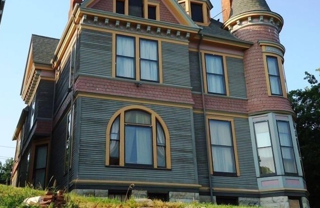 Victorian Mansion Weddings, Rehearsals, Family Reunions, $350 (Max Sleeps 12)