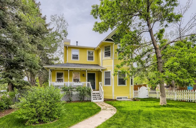 Victorian Oasis In Heart of Palmer Lake