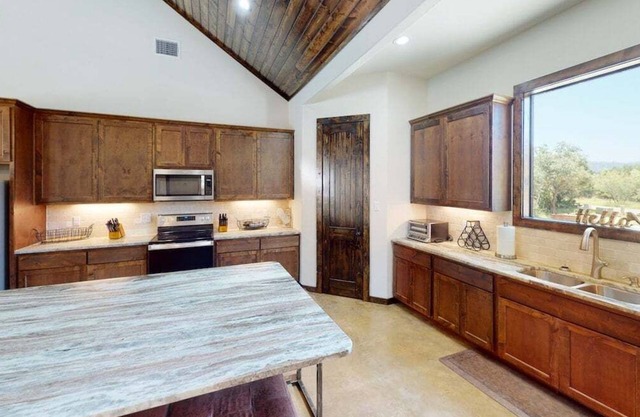 Vida Loca @ Frio Select Rental Homes