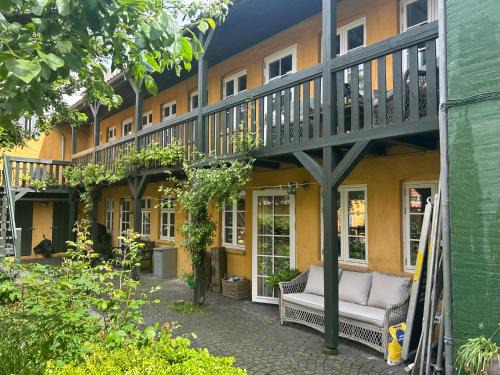 Vidunderligt hus med gårdhave - midt i centrum Brettevillesgade 16 A