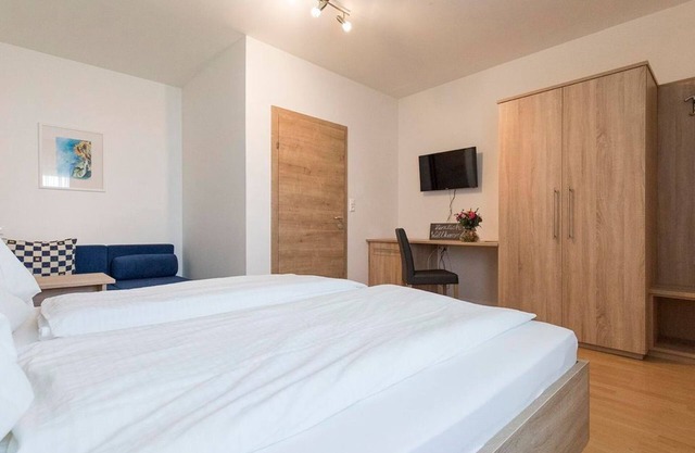 Vierbettzimmer mit Dusche, WC - Weingut & Gästehaus Markus Tschida