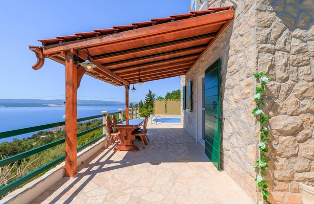 VIEW TALAY COTTAGE/a unique secluded cottage/