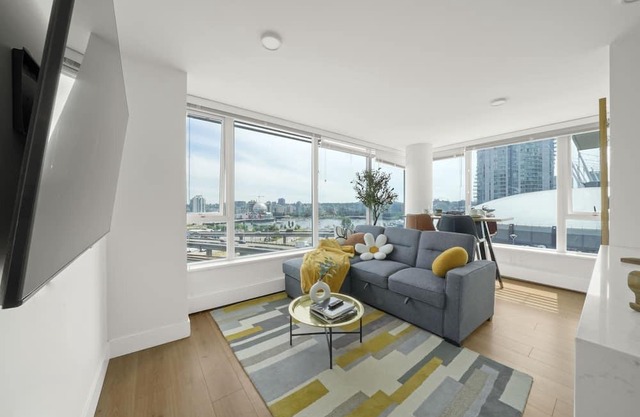 Views! @ 3br/2ba Renovated Condo +Parking+Gym+Pool