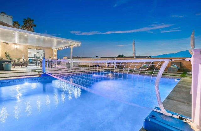 Views,Large pool,Putting green, Mtn Views & Games