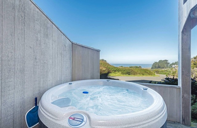 Viglione | Meadow Escape with Hot Tub