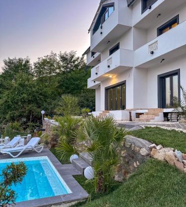 Vila Riviera 990 Ambasador