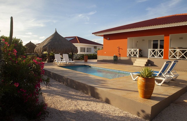 Vila with private pool, sun terrace, protected park, luxurious furnishings