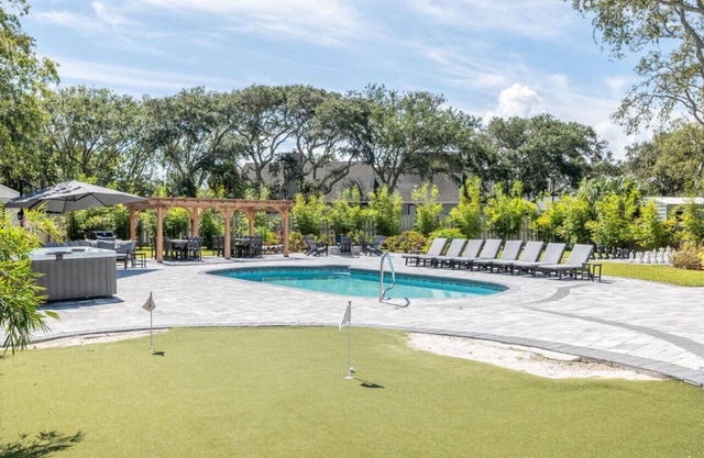 Vilano Rose, Sleeps 24, 6Bds/5Bths, Heated Pool, Hot Tub, Walk to Beach, Golf, Pets Hammock
