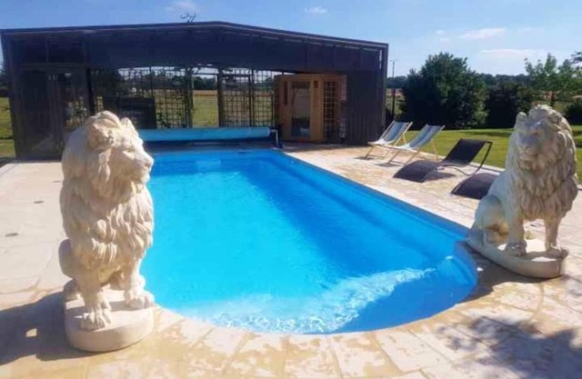 Villa élégante à Saint Clair-d'Arcey avec piscine privée