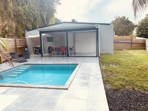Villa élégante Les Abymes, piscine