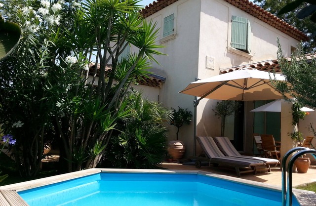 Villa 127m2- 3 bedrooms with garden 550m2-2 terraces-pool-beach 600m-VAR-83