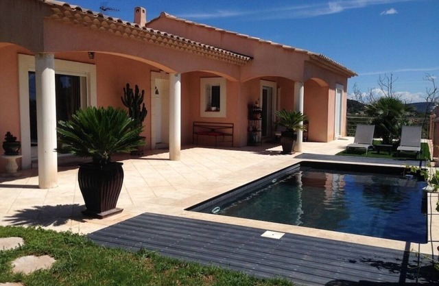 VILLA 160m2 Clim, SWIMMING POOL, land2500m2, 8km from the sea