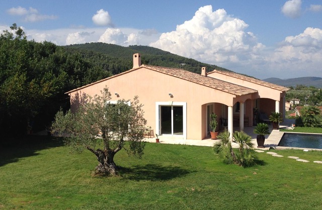 VILLA 160M2 CLIMATISEE OF FULL FEET - POOL LAND 2500M2 TO 8KM OF THE SEA