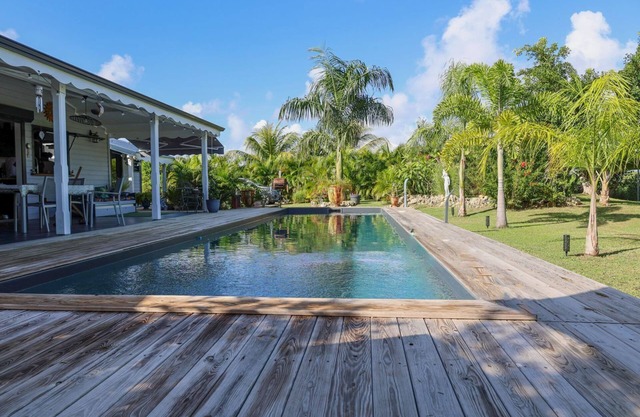 Villa 2 parental suites private swimming pool wooded garden 9 mn from Raisins Clairs