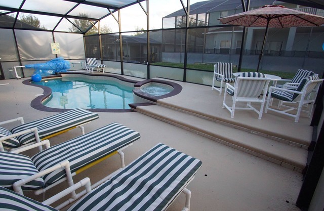 Villa 20 minutes to Disney-South facing Pool & Hot tub. Quiet gated community.
