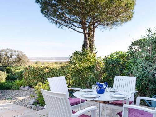 Villa 3 pièces avec grand jardin, piscine collective, vue mer - FR-1-409-277