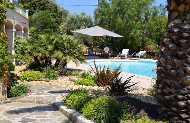 VILLA 4 BEDROOMS 8 PERS QUIET PLOT, SWIMMING POOL, NEAR SEA, PORT NIEL VILLAGE