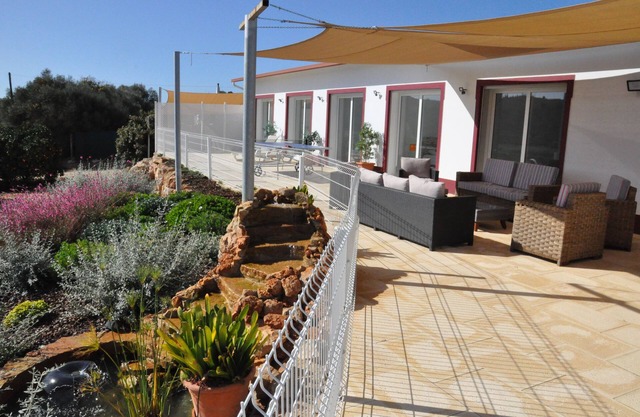 Villa 5 ch, 6 s. b., air conditioning, heated swimming pool, garden, fitness, bird watching.