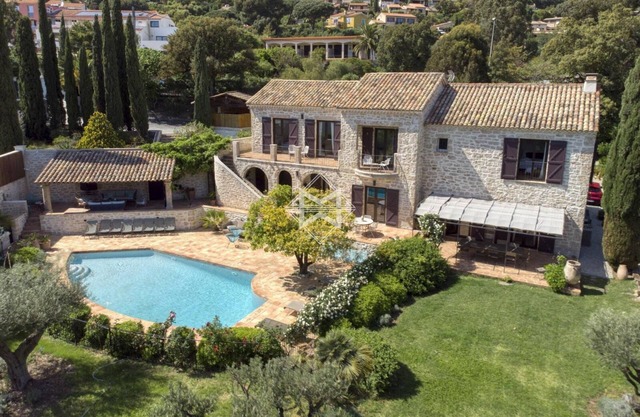 Villa 5 min walk from Pramousquier Beach