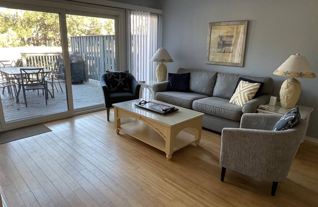 Villa; 5 minute walk to Palmetto Dunes Beach with a Great Golf Course View!