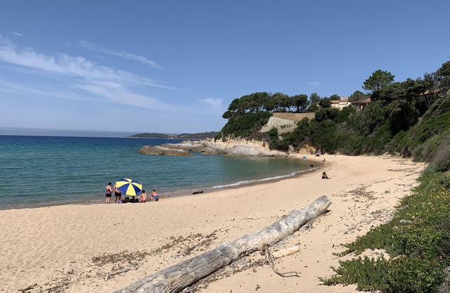 Villa 7 minutes' walk from 3 beaches and shops, with sea views