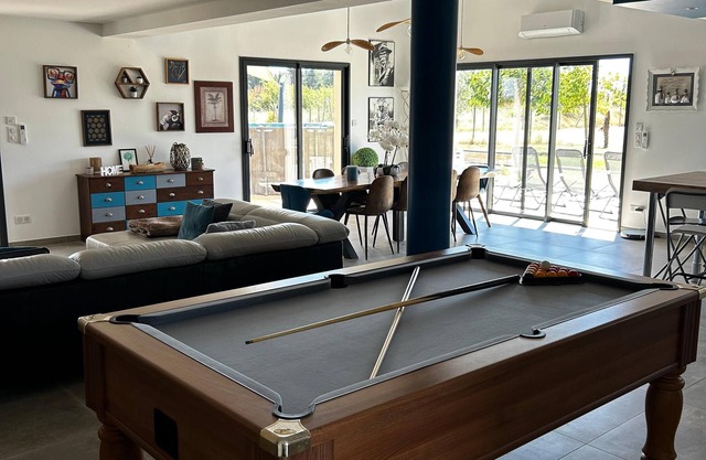 Villa 8-10 pers, 4 suites 20 min from Sète and Montpellier