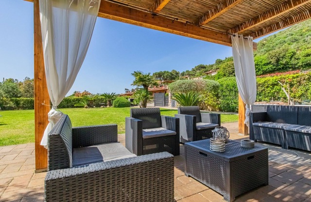 Villa a few steps from the sea