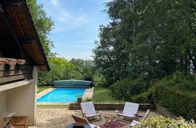 Villa above vineyards with swimming pool