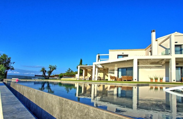 Villa Acropolitana by PosarelliVillas