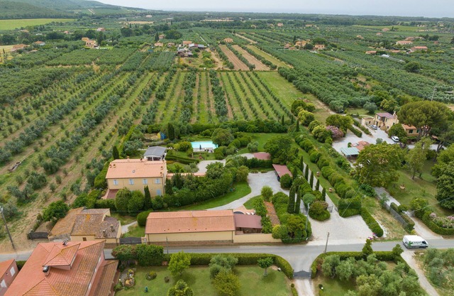 Villa 'Agnese 3 Villetta Con Giardino' with Private Terrace, Shared Garden and Wi-Fi