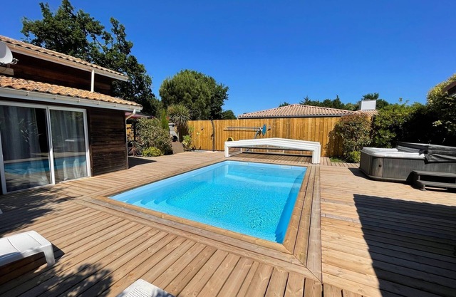VILLA air-conditioned private covered heated swimming pool, jacuzzi, Sauna