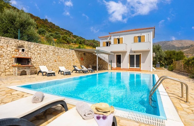 Villa Alex - Three Bedroom Villa, Sleeps 7