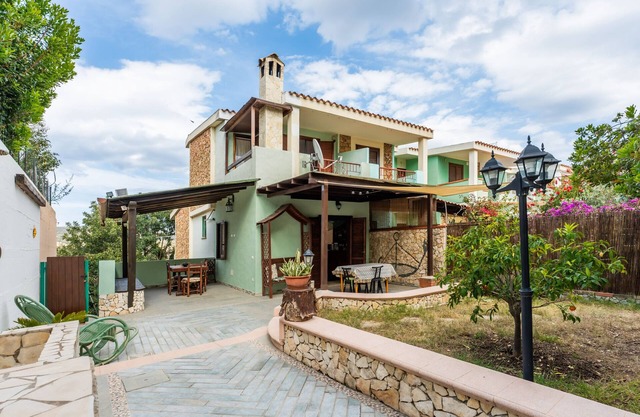 Villa 'Alice' with Private Terrace, Wi-Fi and Air Conditioning