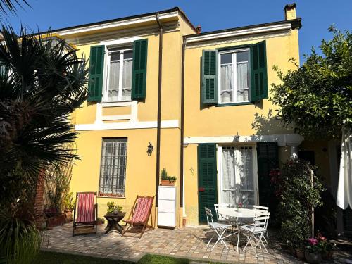 Villa Angelina Holiday Homes I Casa Limone I Villa in città I 6 ospiti I Mare 5 min I Giardino I Parcheggio privato
