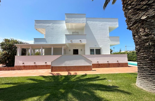Villa Antonia sul mare con piscina Torre a mare (Bari)