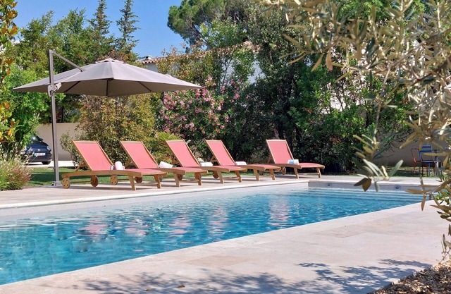 Villa Art-Déco, 5 mn walk from the city center of Saint-Rémy- Pool, Clim - 4ps