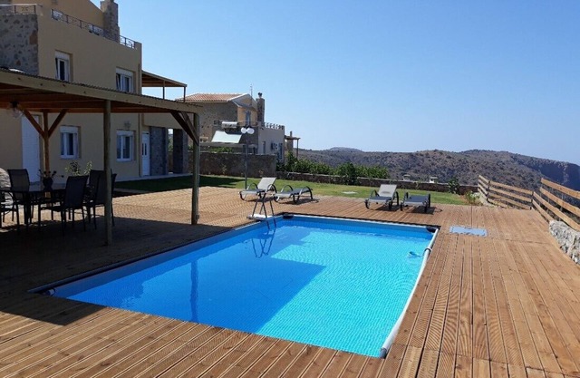 Villa Aretousa,privacy,serenity,private pool,overlooking sea& Crete's Golf Court