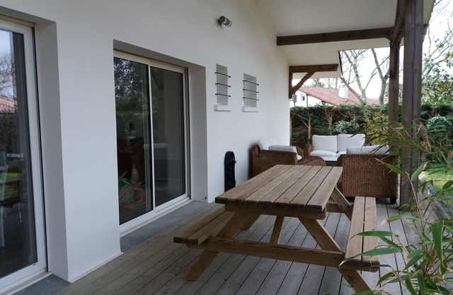 Villa Arlande, near the lake and downtown Léon, furnished 3 *.