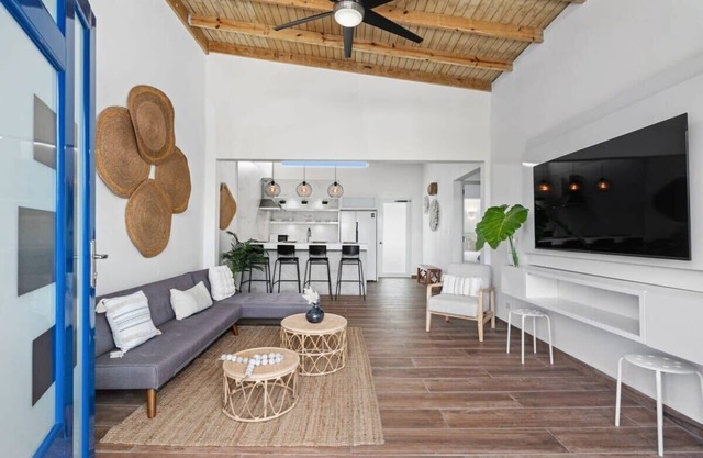 Villa Atlántico Ola | Chic 2 BR w/Parking