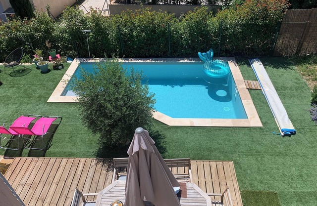 Villa au Calme, 6 Personnes Avec Piscine