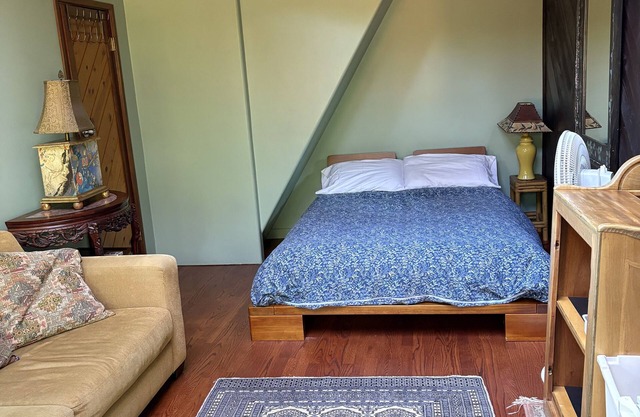 Villa Aubergine in Kentfield - 2 beautiful bedrooms and a private bathroom