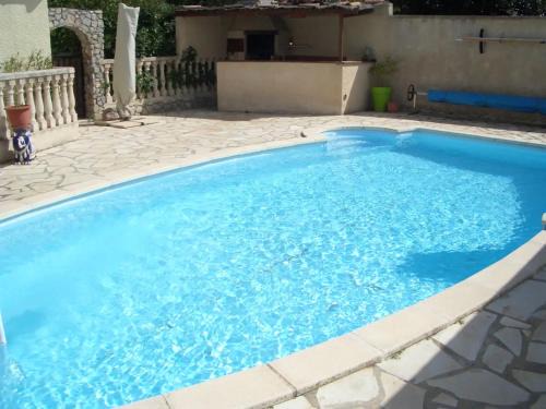 Villa avec jardin à Poussan avec piscine privée ouverte toute l'année