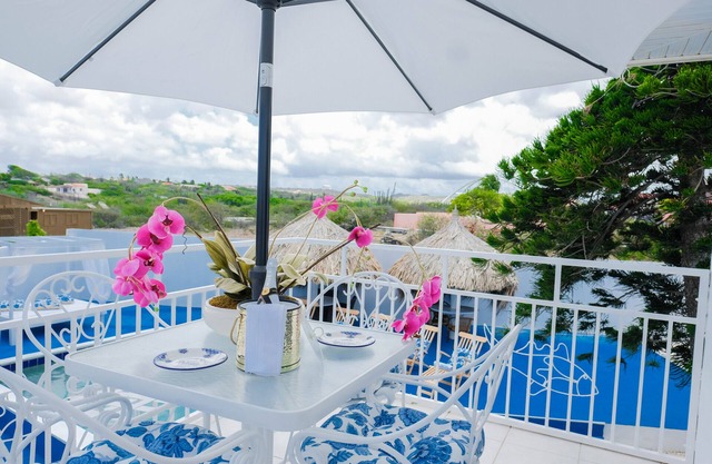 Villa Azul/Spectacular Ocean Views, 5 bedroom house with amazing pool area.