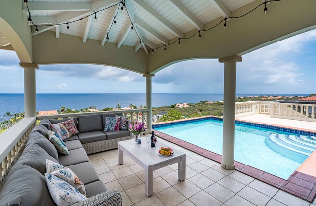 Villa Azure Rose - Coral Estate