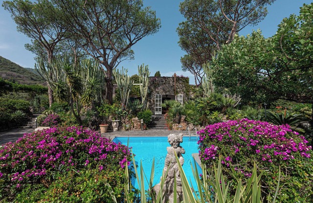 Villa Barkley - Luxury estate with villa & cottages with a pool by Elite Villas