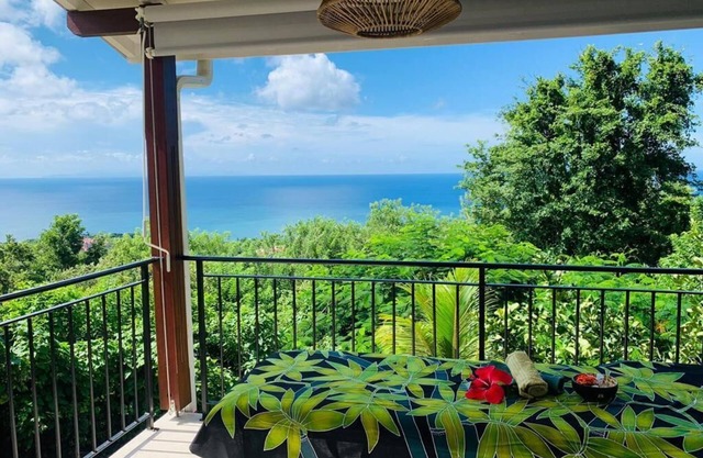Villa Bauhinia with pool 800m from the beach